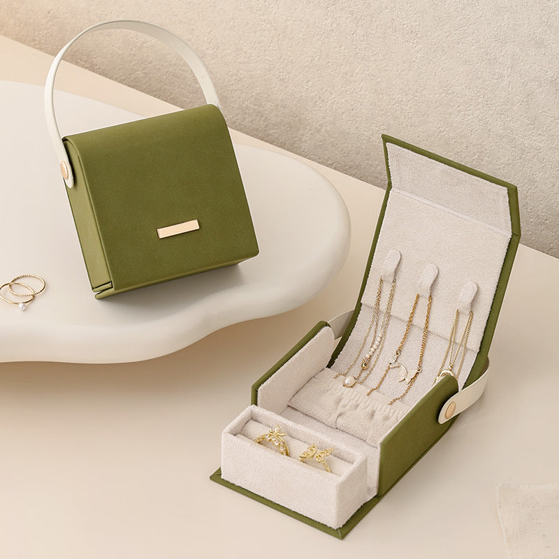 Cavelle Case