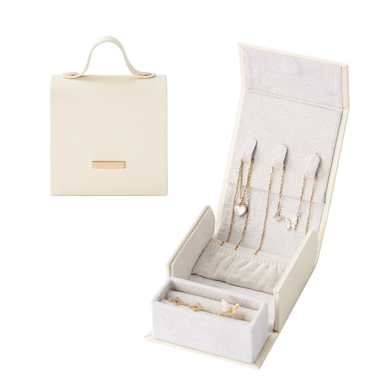 Cavelle Case