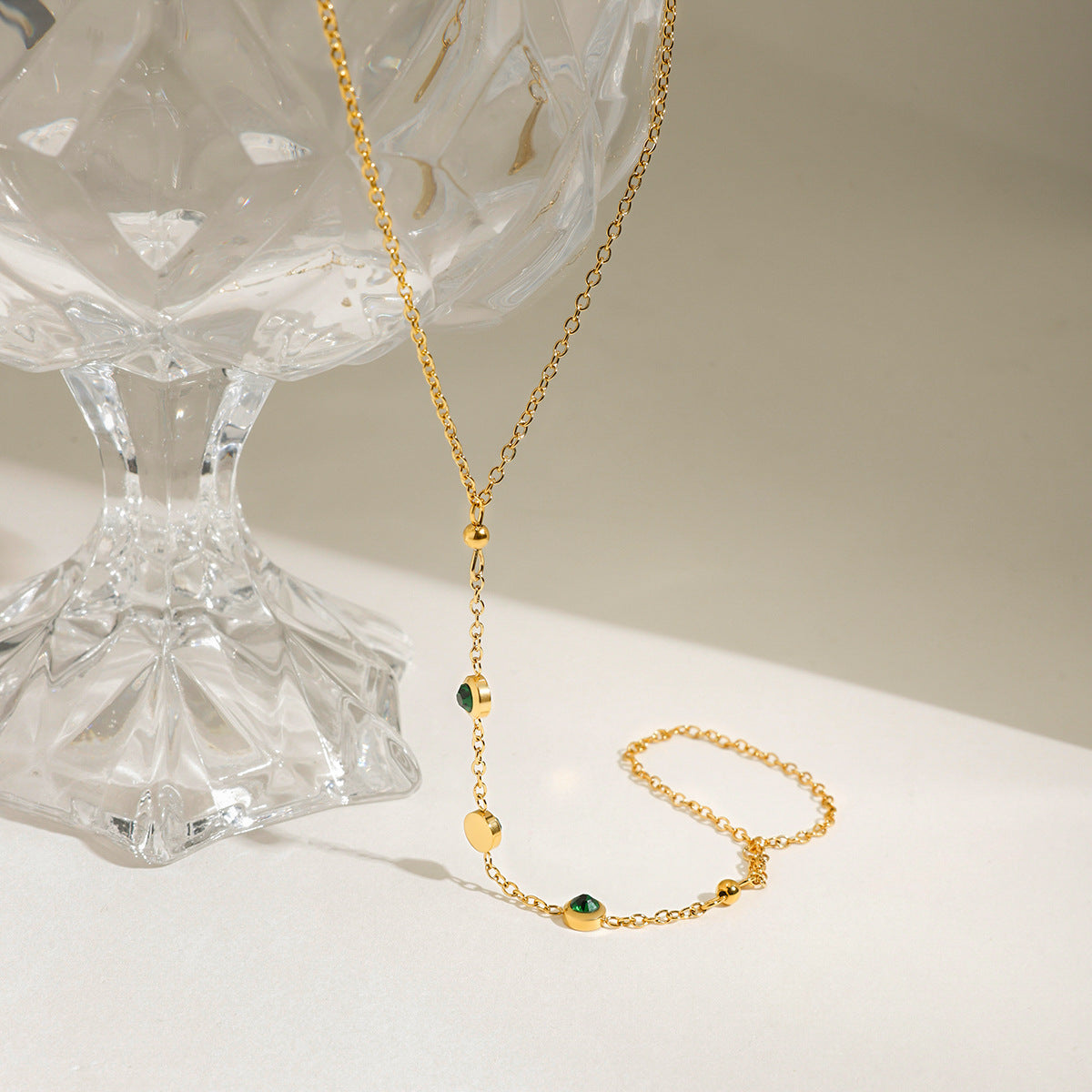 Emeralique Finger Bracelet