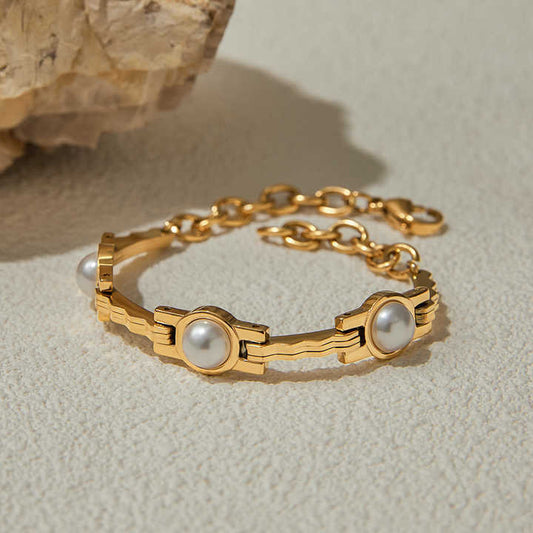 Dione Pearl Bracelet.